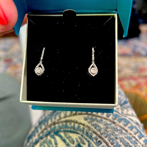 Earrings - Picture 1 of 3
